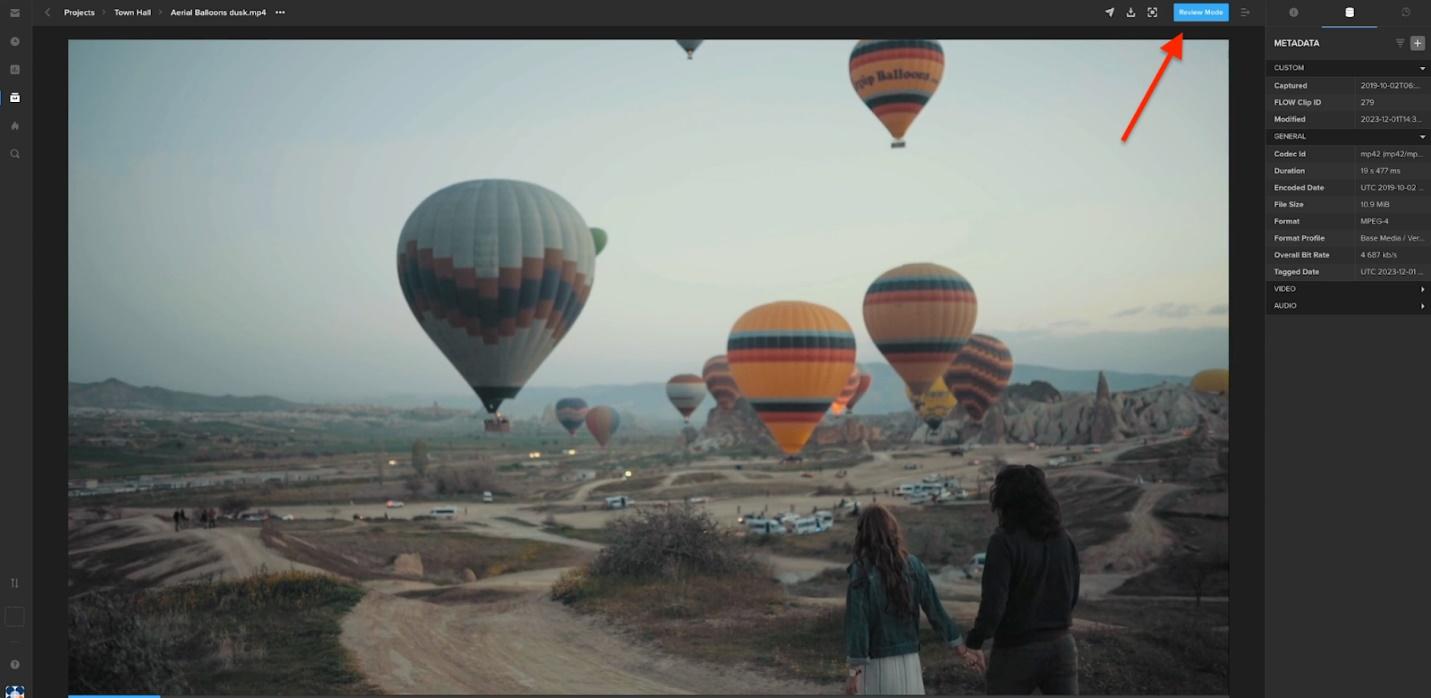 A group of hot air balloons in the sky

Description automatically generated